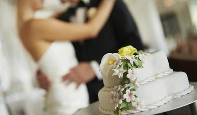 Düğün zehir oldu: Gelin damat ve 141 kişi hastaneye kaldırıldı!
