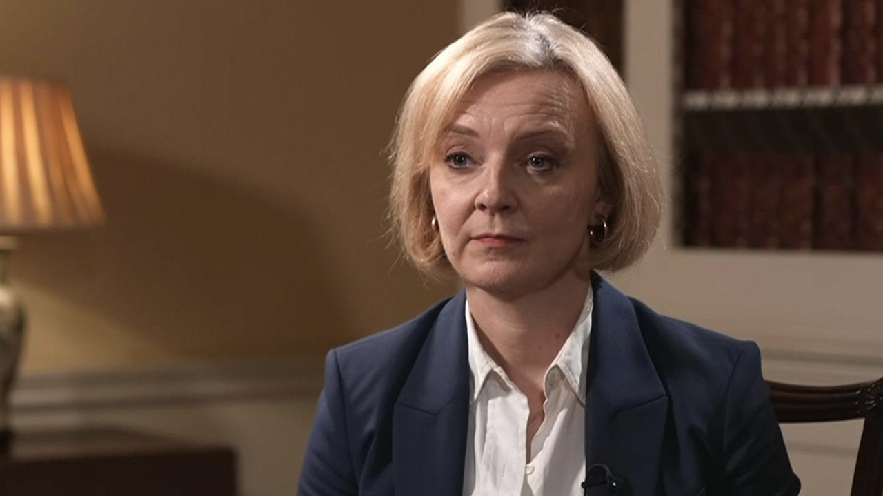 İngiltere Başbakanı Liz Turss istifa etti