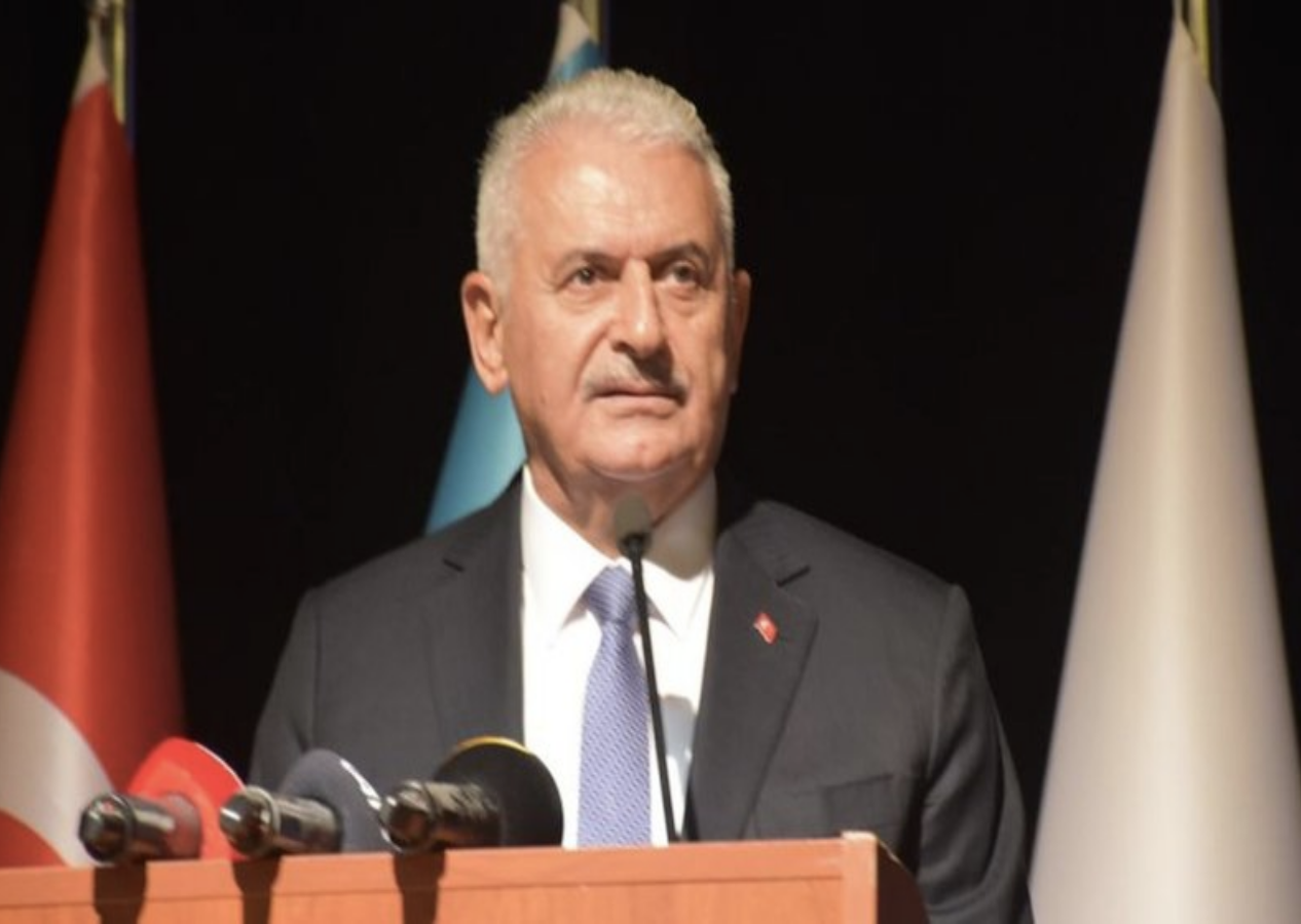 Binali Yıldırım ile AK Parti Milletvekili Şamil Ayrım'ı taşıyan araç kaza yaptı