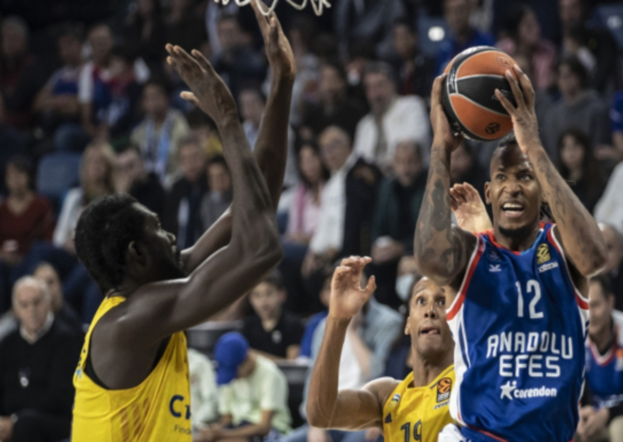 Şampiyon Anadolu Efes EuroLeague'de Alba Berlin'i ezdi geçti! Galibiyet hasreti sona erdi...