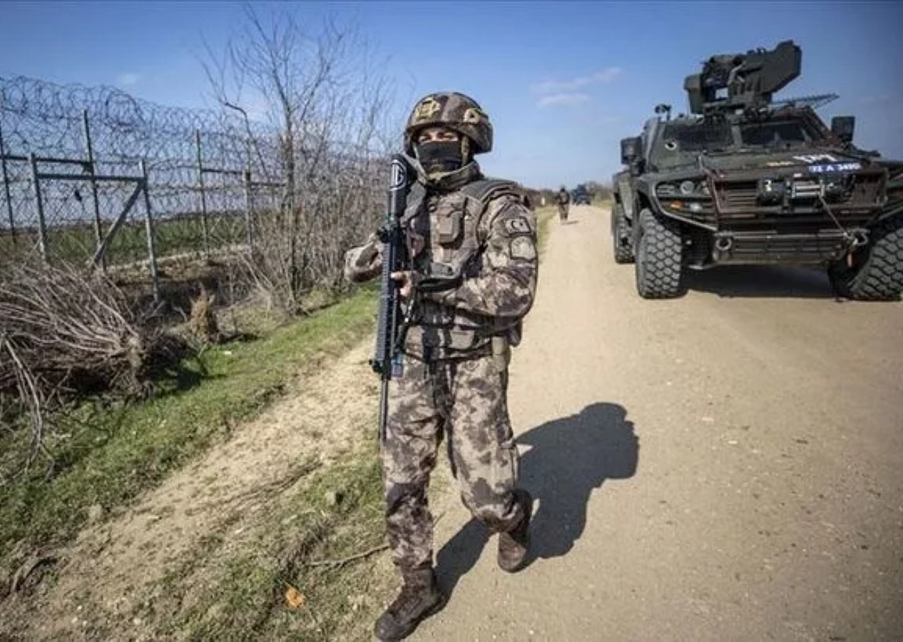 Askeri araca uzun namlulu silahlarla saldırı! 3 PKK'lı terörist yakalandı!