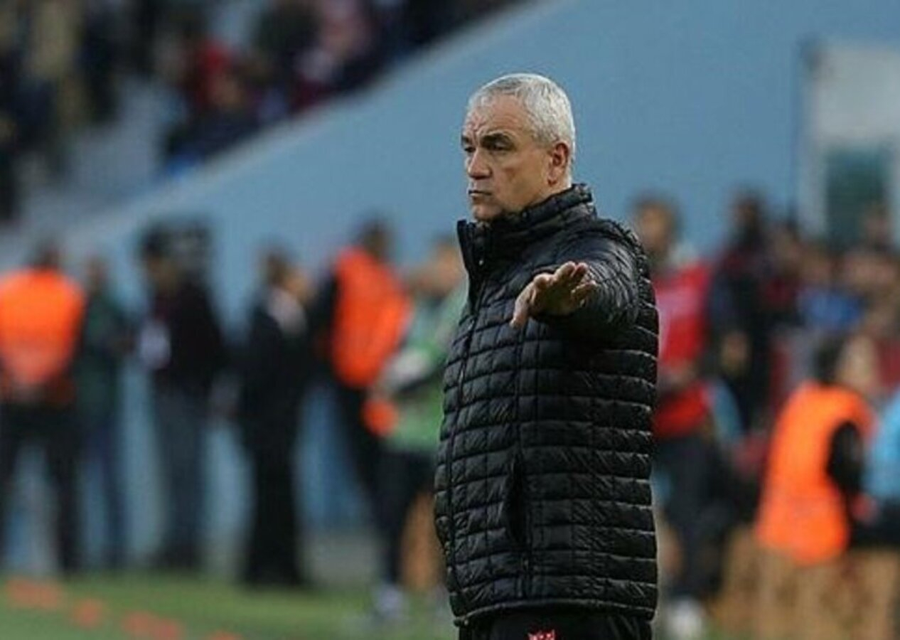 Sivasspor Teknik Direktörü Rıza Çalımbay Trabzonspor mağlubiyetini sonrası konuştu: Böyle gol yerseniz...