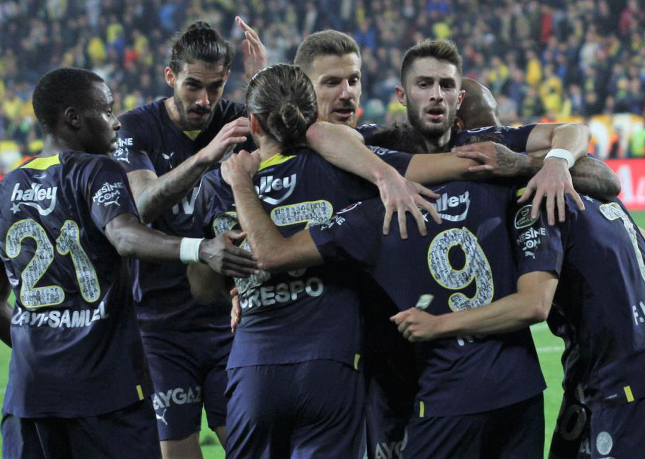 Dünya devi Fenerbahçeli futbolcunun peşinde