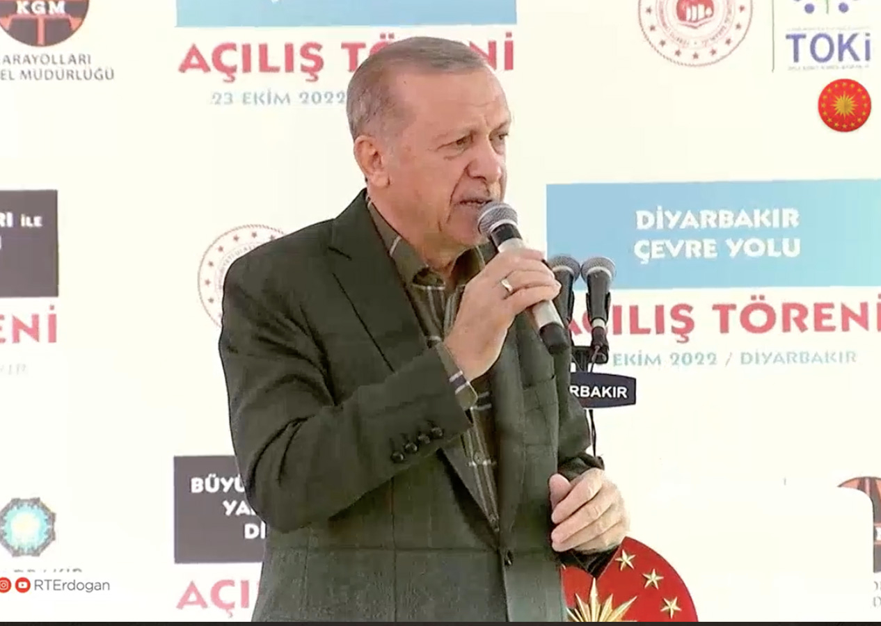 Cumhurbaşkanı Erdoğan: Diyarbakır Annelerini Batı'nın şempanzelerine bırakmadık