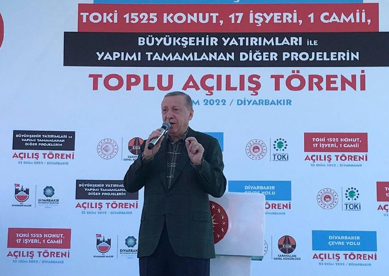 Dikkat çeken pankart! 6'lı masaya Diyarbakır'dan mesaj