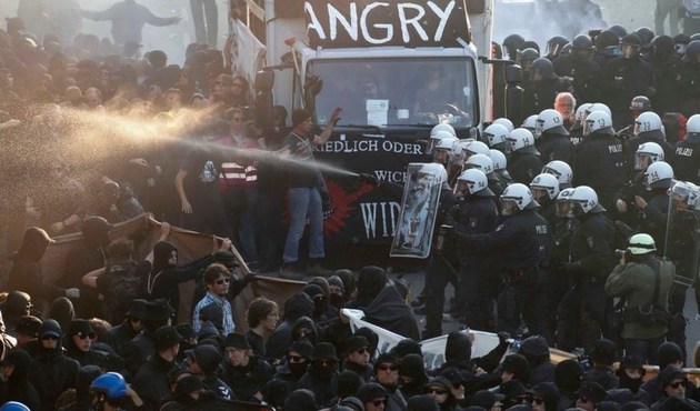 G20 Zirvesi'nin gerçekleştiği Hamburg sokakları karıştı/Video...