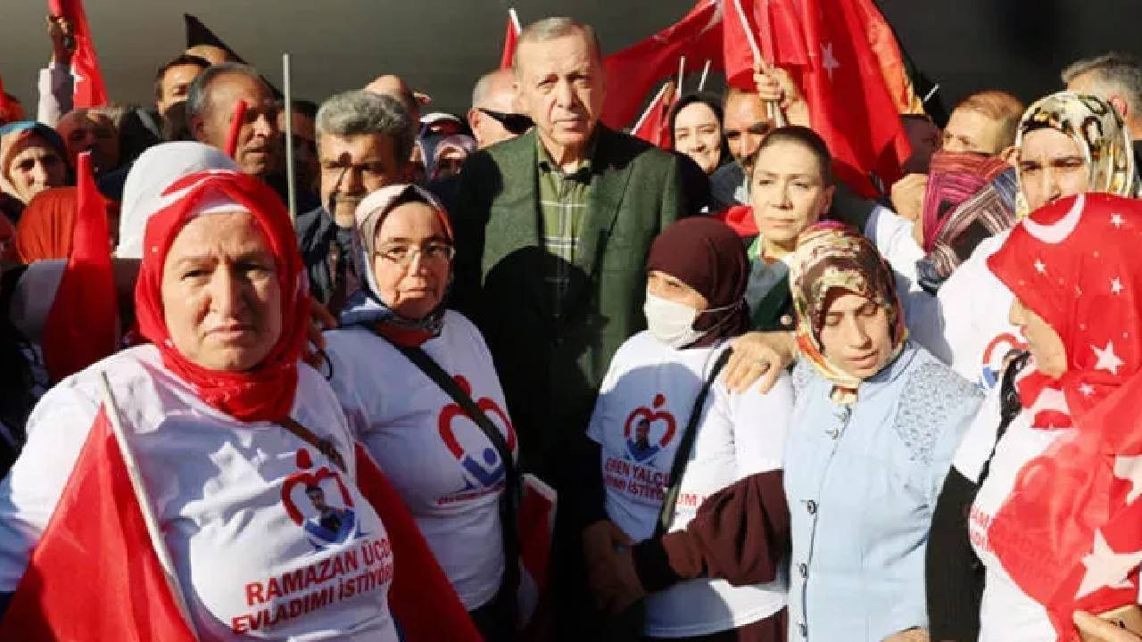 Cumhurbaşkanı Erdoğan, Diyarbakır anneleriyle bir araya geldi
