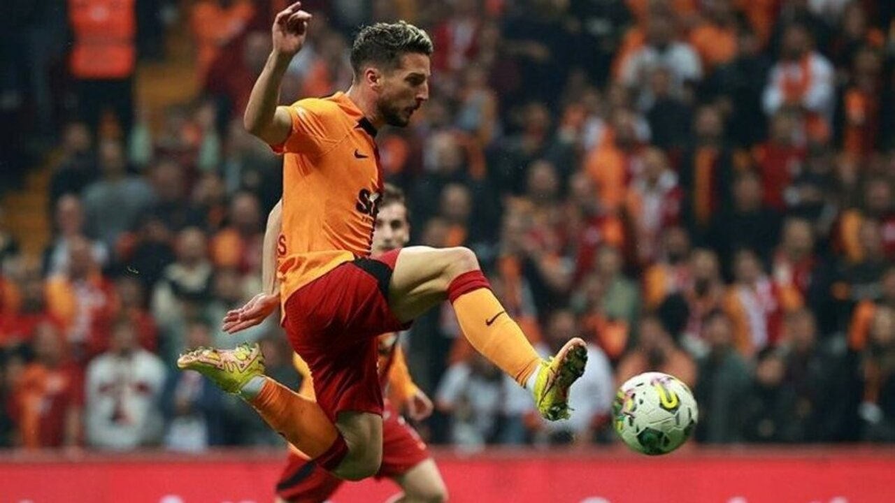 Galatasaraylı Mertens'ten Alanyaspor maçının ardından çok konuşulacak tepki: Hata yapabilirsiniz ama...