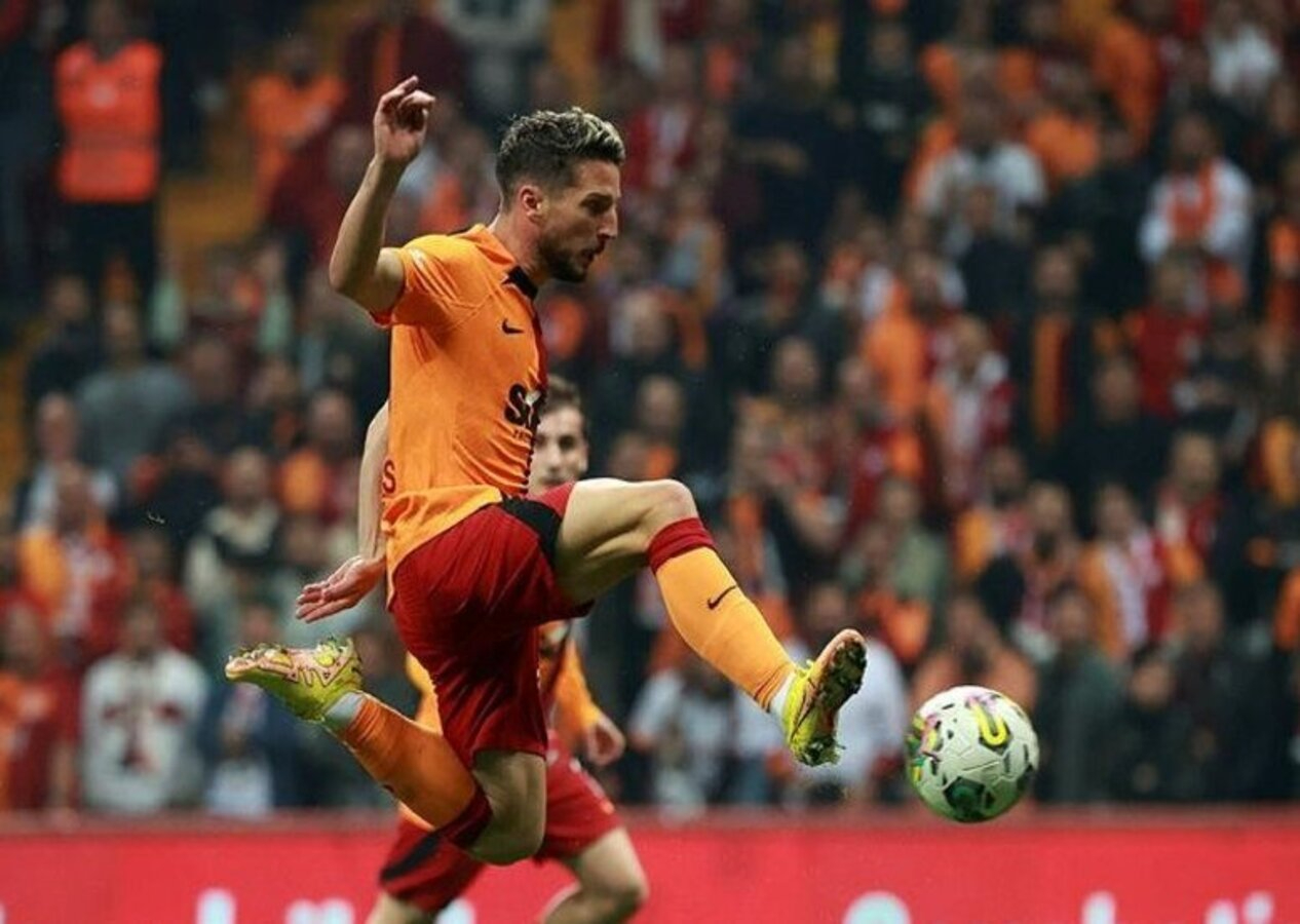 Galatasaraylı Mertens'ten Alanyaspor maçının ardından çok konuşulacak tepki: Hata yapabilirsiniz ama...