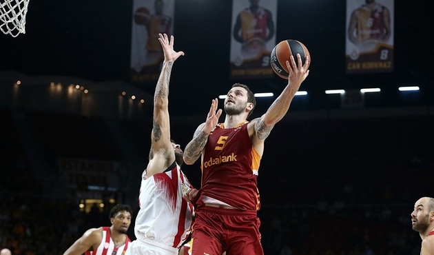 Micov Olimpia Milano yolunda...