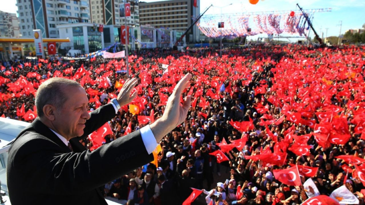 Erdoğan sevgisi Serok Ahmet'in ayarlarını bozdu