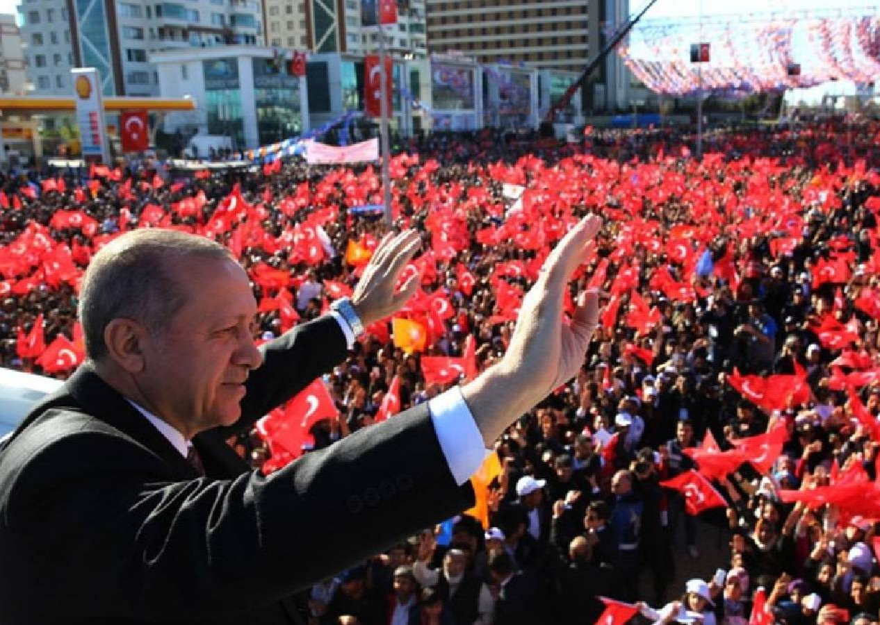 Erdoğan sevgisi Serok Ahmet'in ayarlarını bozdu
