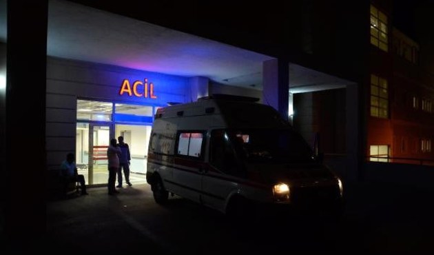 Kavgayı ayırmak isteyen anne ve yanındaki oğlunu vurdular...