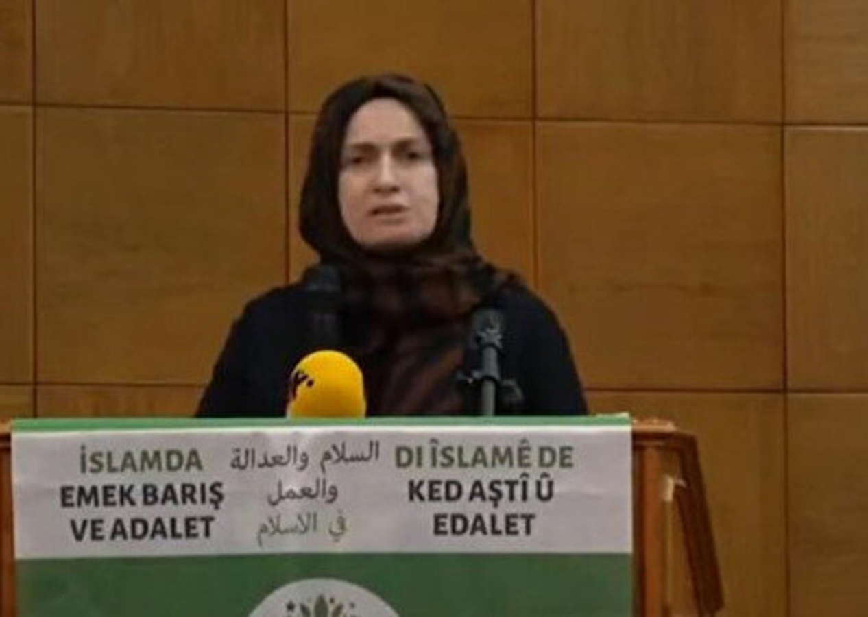 Diyanet'ten ihraç edilen Yavuz: LGBT'li kardeşimin saçının teline zarar gelse başörtümü açar yakarım