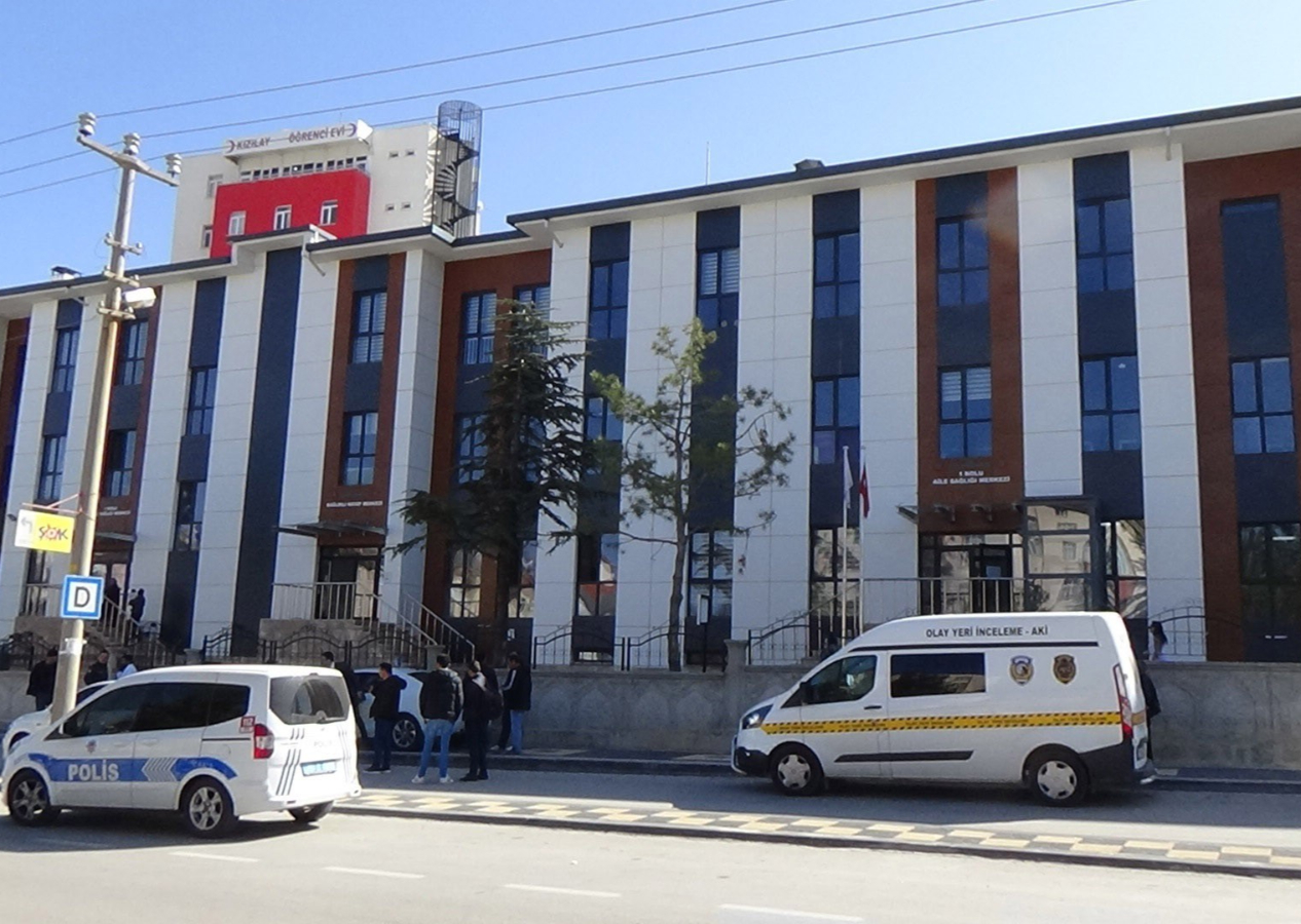 Karaman'da silahlı saldırıda yaralanan hemşire yaşam mücadelesi veriyor