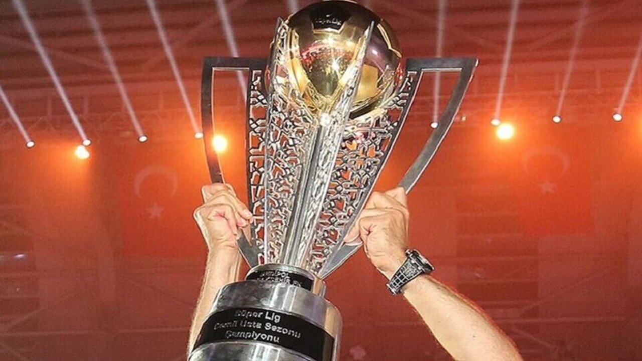 Süper Lig'de zirvenin adı belli oldu! İşte güncel puan durumu, maç sonuçları ve gelecek hafta programı...