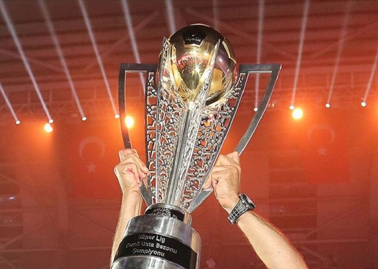 Süper Lig'de zirvenin adı belli oldu! İşte güncel puan durumu, maç sonuçları ve gelecek hafta programı...