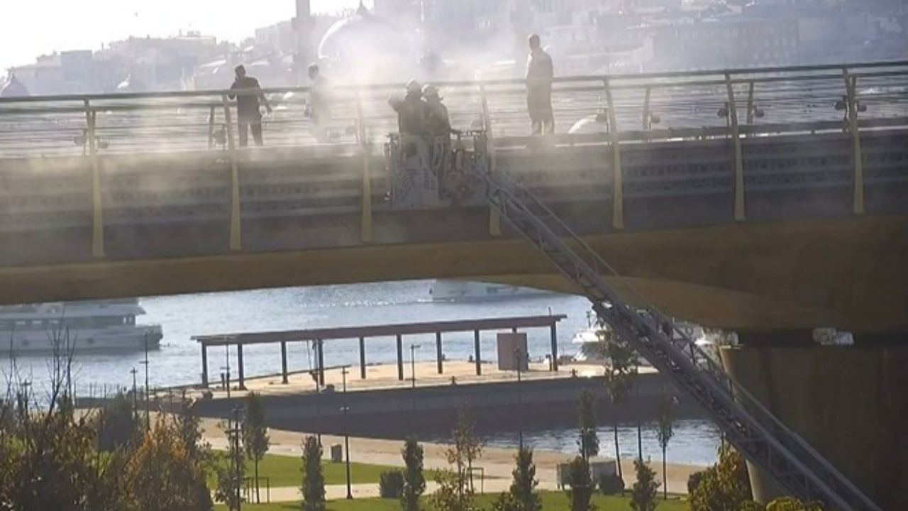 Haliç metro köprüsünde yangın: Seferler durduruldu!
