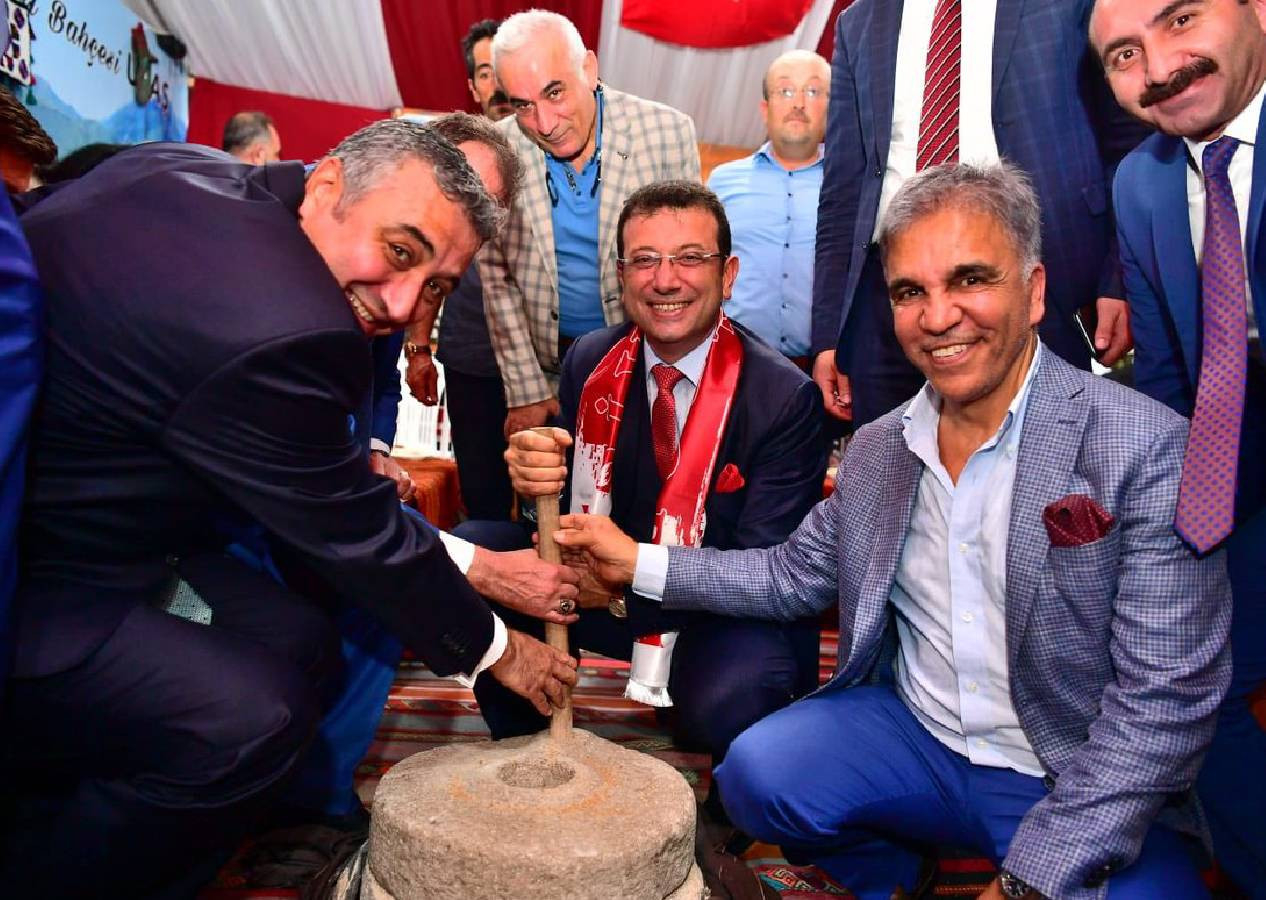 İmamoğlu siyaseten şov yapıyor