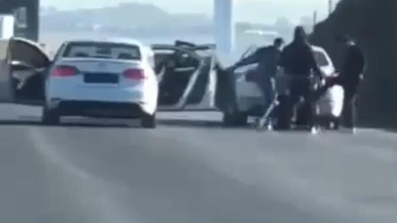 Trafik magandaları iş başında! Tekme tokat dövdüler