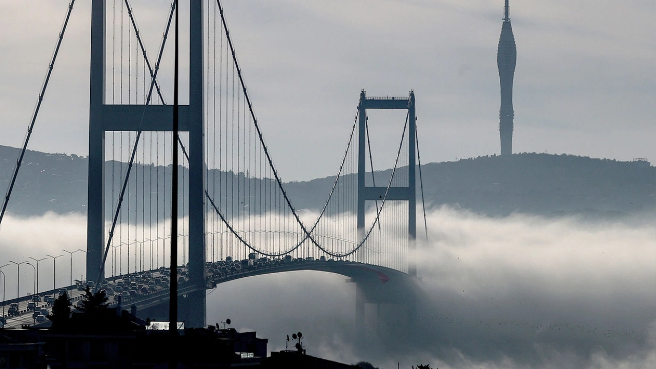 İstanbul'da göz gözü görmüyor: Boğaz gemi trafiğine kapatıldı!