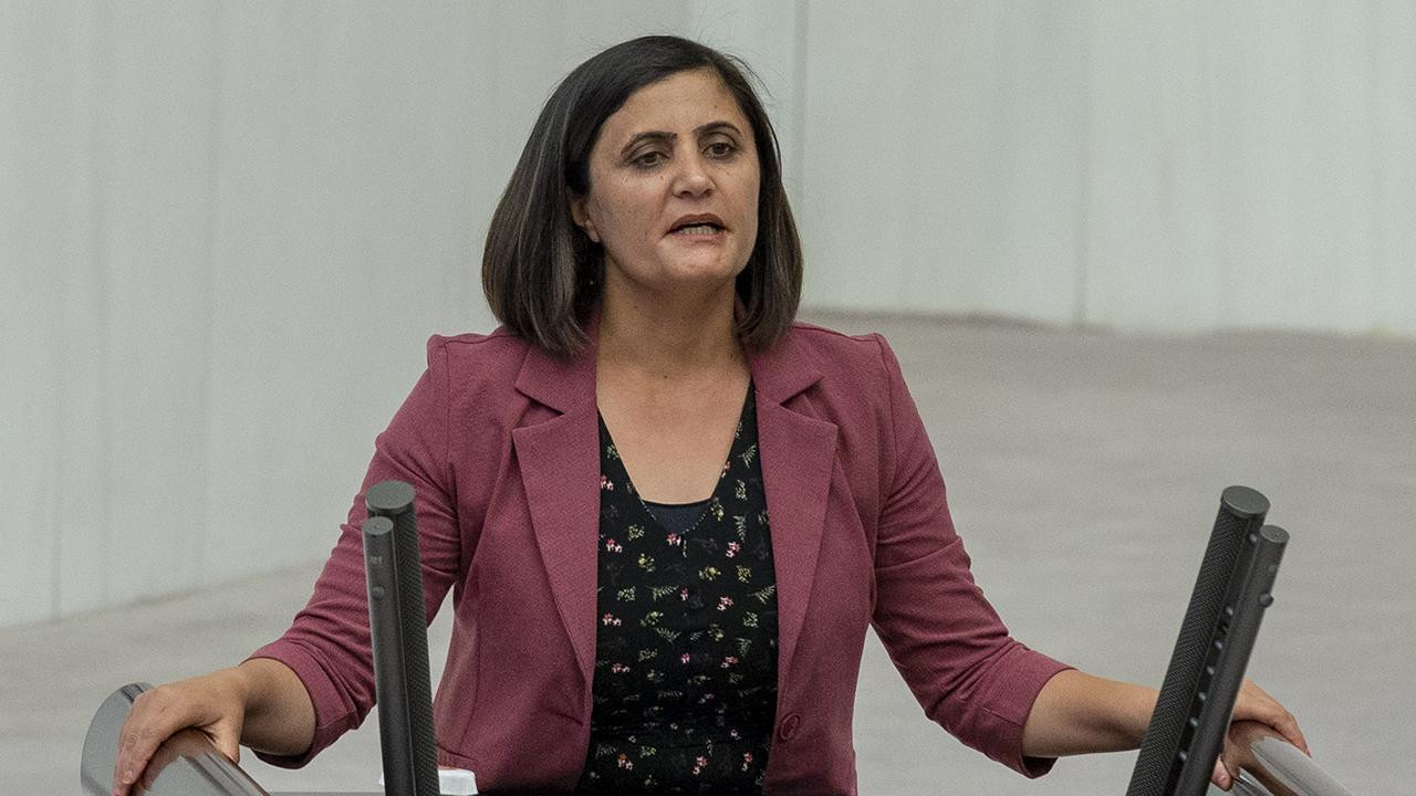 Teröre ayrılan bütçeyi hedef aldı! HDP'li vekil TBMM'den PKK kanalına bağlandı