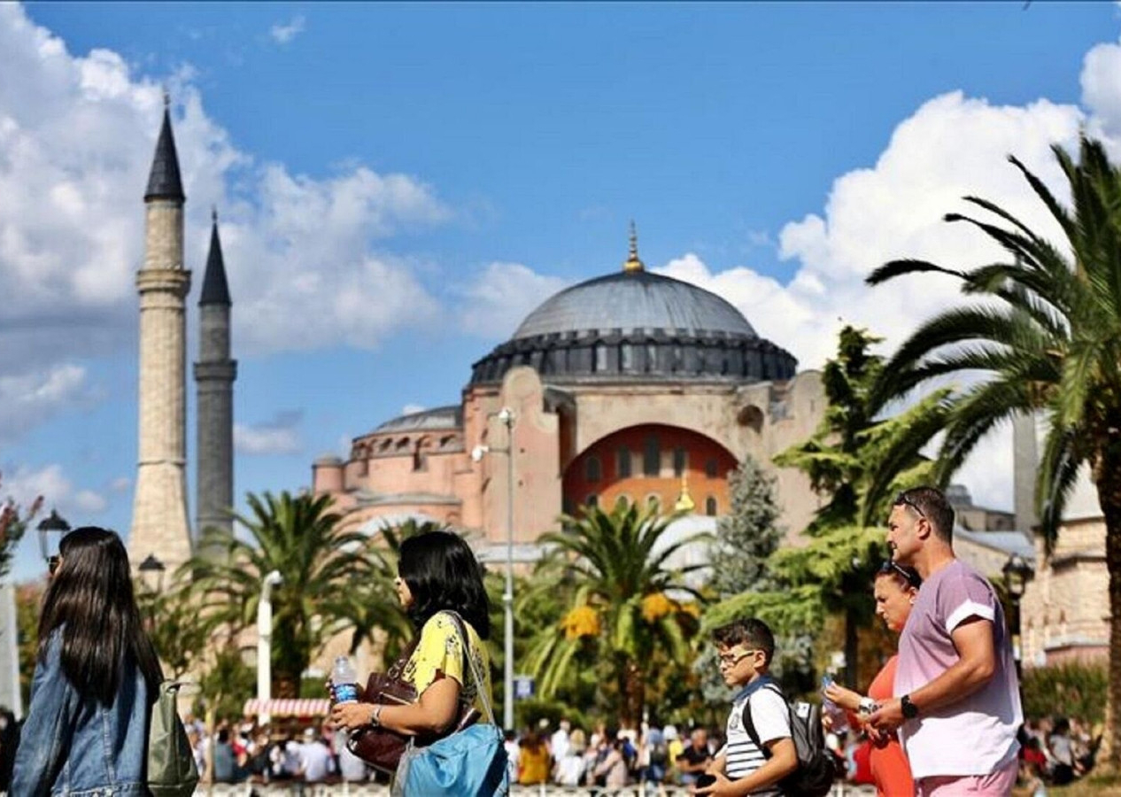 Cari açığa ilaç! Turizm gelirleri revize edildi: 44 milyar dolar