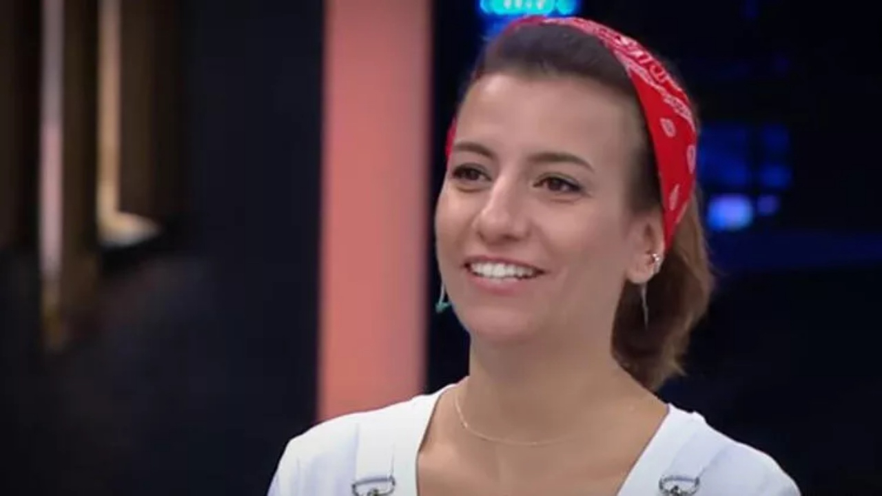 MasterChef Atike Hem Kızını Hem Çocukluk Fotoğrafını Paylaştı!