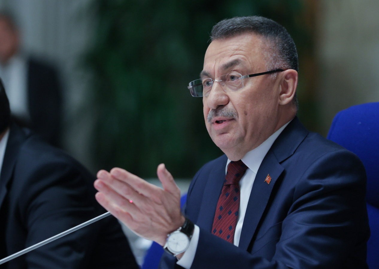 Oktay: Terörle arasına mesafe koyamayan sonucuna katlanır