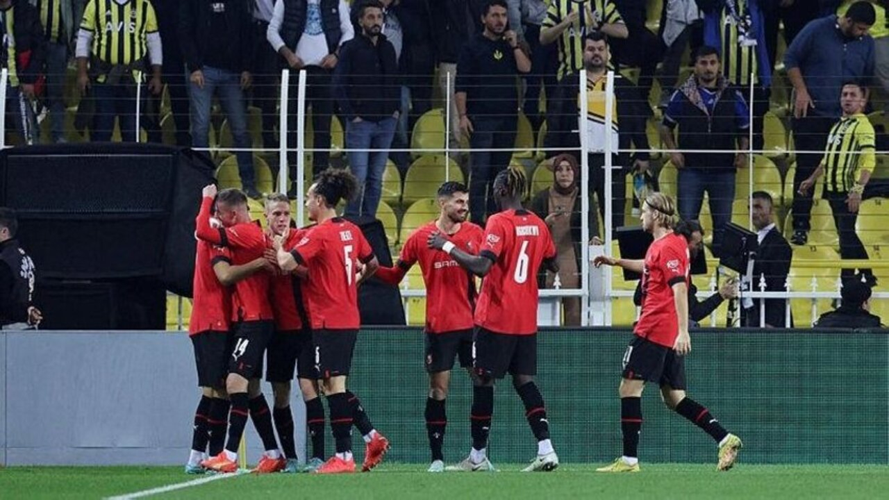 Fenerbahçe - Rennes maçında gol VAR'dan döndü!  Misafir ekibin golü iptal edildi...