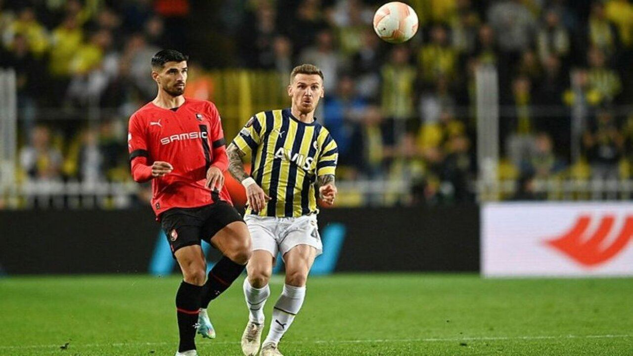 Fenerbahçe'den Rennes'in golü öncesi faul tepkisi! Hakem devam dedi...