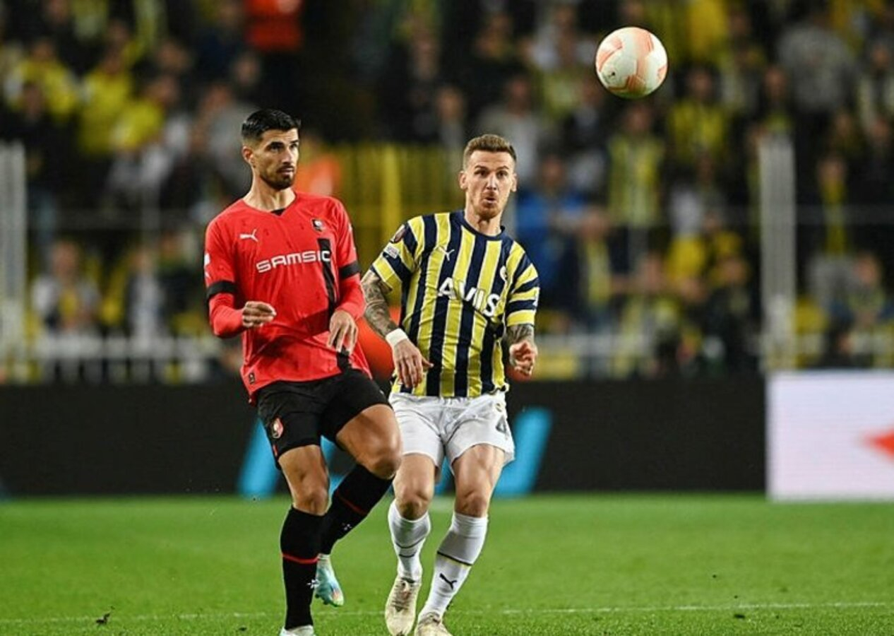 Fenerbahçe'den Rennes'in golü öncesi faul tepkisi! Hakem devam dedi...