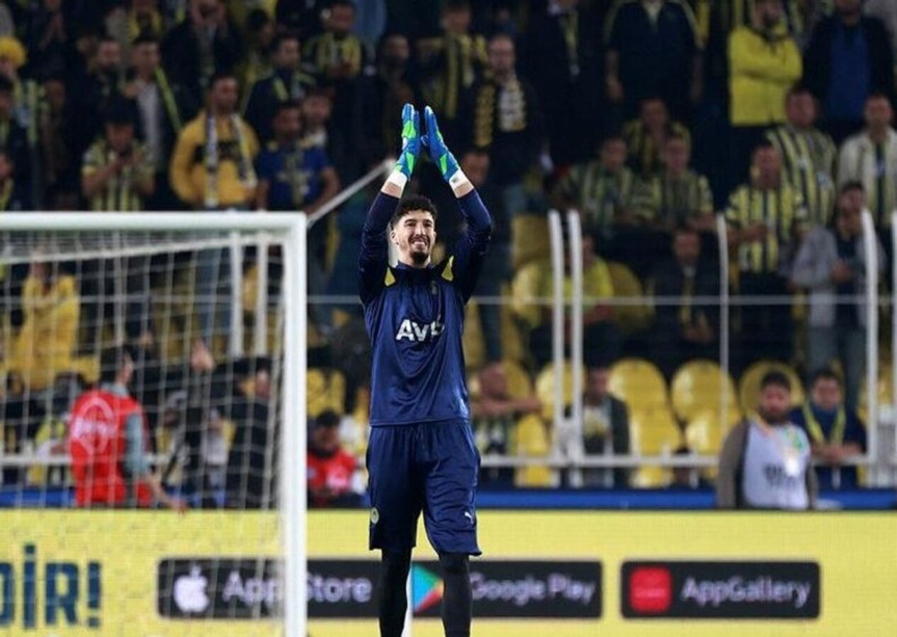 Fenerbahçe - Rennes maçında Altay Bayındır'a şok tepki! Tribünlerden ıslıklar yükseldi...