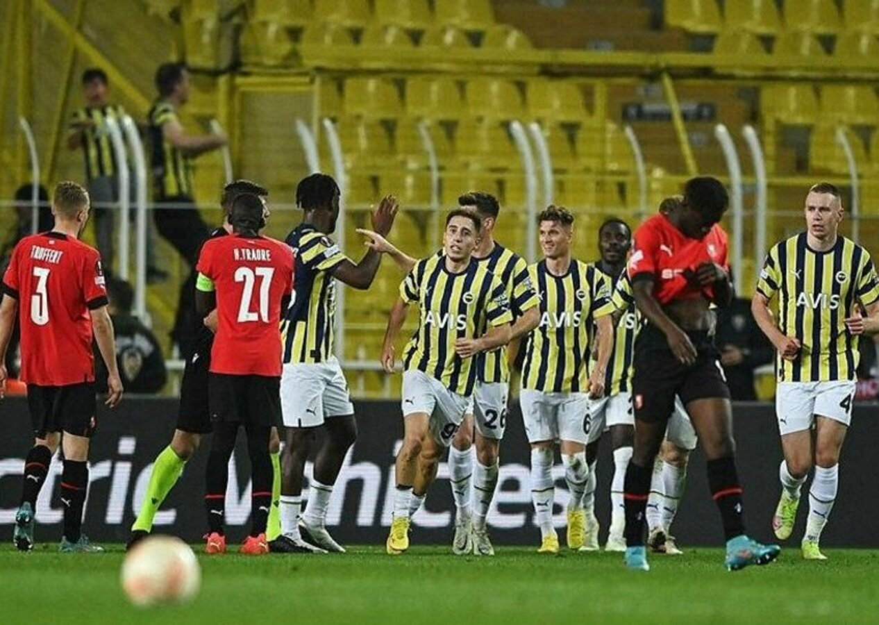 Fransız medyasından ''İstanbul'da çılgın maç''  yorumu! Fenerbahçe'nin tarihi geri dönüşü büyük yankı uyandırdı...