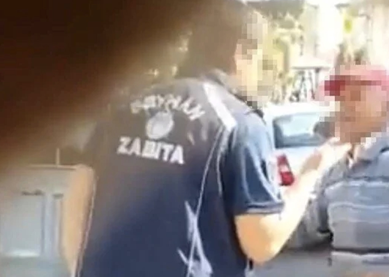 İnsanlık dışı anlar: Zabıta, seyyar satıcı yaşlı adama saldırdı