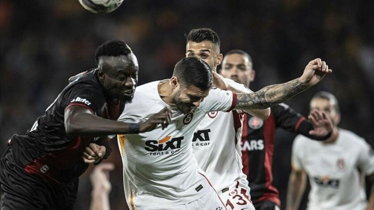 Karagümrük - Galatasaray maçında gol VAR'dan döndü! Victor Nelsson'un son vuruşu değer kazanmadı...