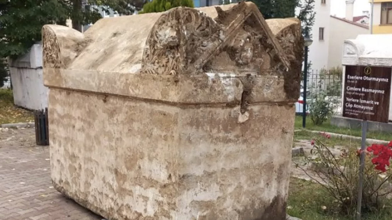 Bahçe duvarı kazısında bulundu... Kapağını müze yetkilileri açacak