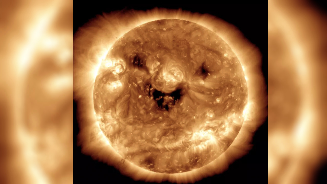 NASA, Güneş'in 'Gülümsediği' anı yakaladı