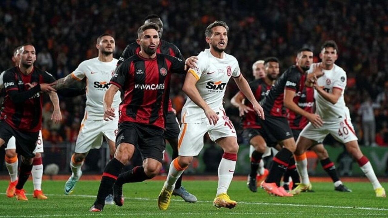 Karagümrük - Galatasaray maçında VAR uyardı kırmızı çıktı! Ev sahibi ekip 10 kişi kaldı...