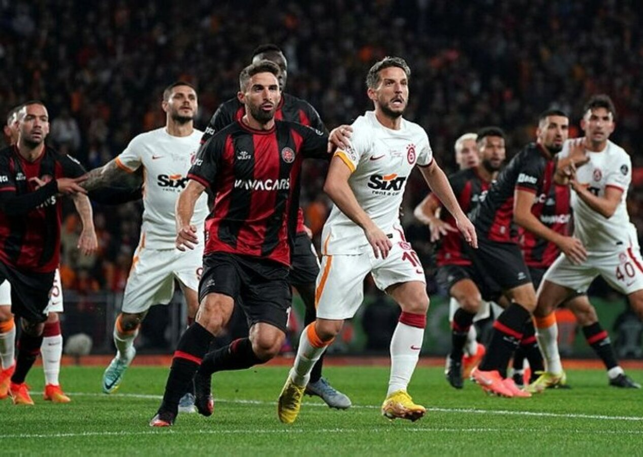 Karagümrük - Galatasaray maçında VAR uyardı kırmızı çıktı! Ev sahibi ekip 10 kişi kaldı...