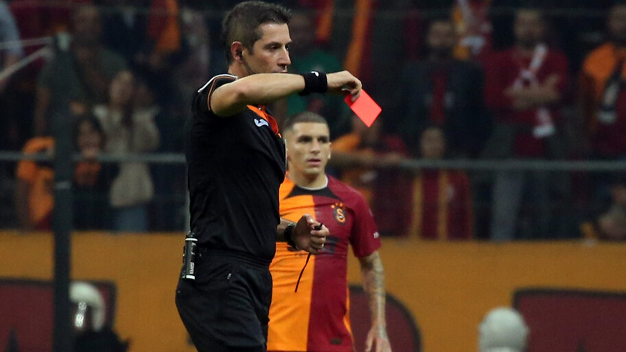 Galatasaray taraftarları Ali Palabıyık’ı havalimanında protesto etti!