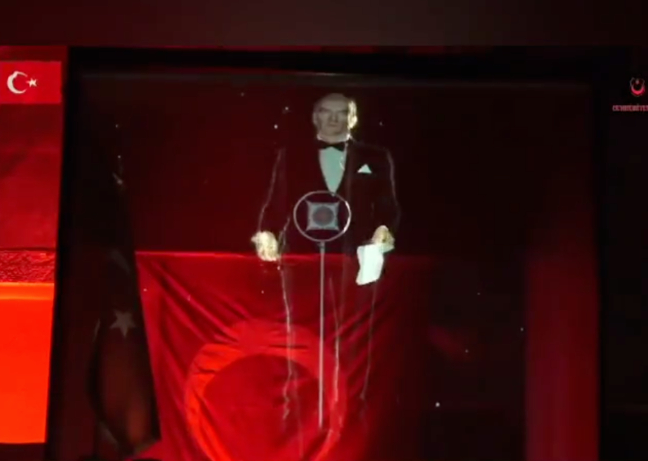 Vodafone Park’taki ‘Atatürk’ hologramı alay konusu oldu