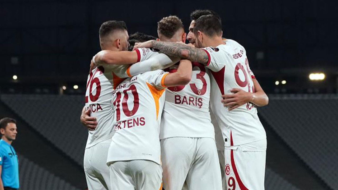 Aslan deplasmanda kükrüyor!