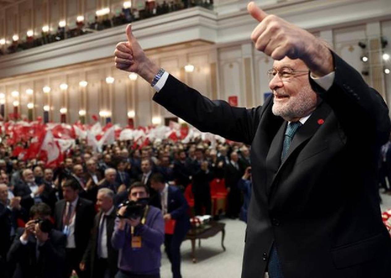 Karamollaoğlu sosyalist şairin şiirini okudu