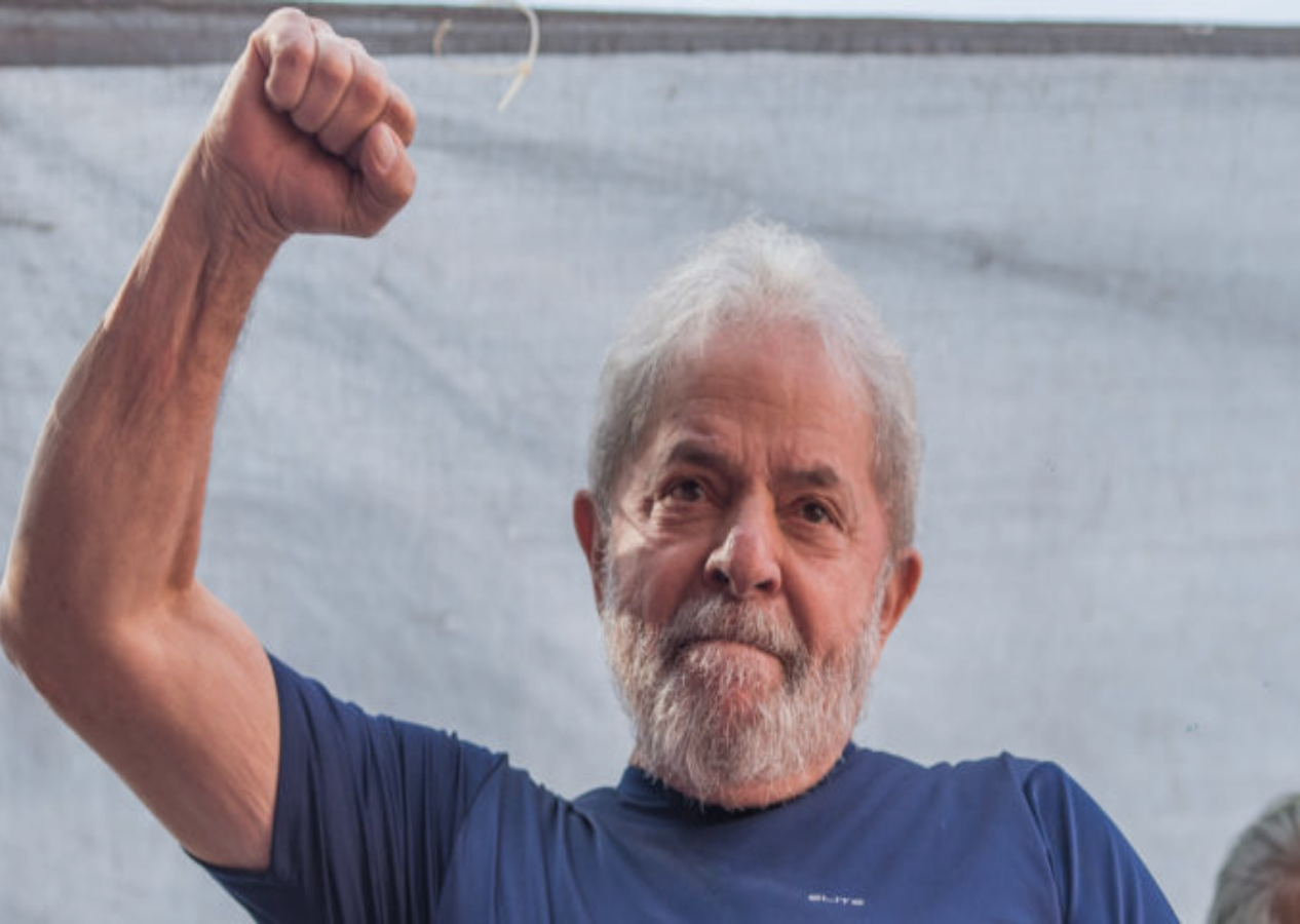 Brezilya'da seçimi solcu lider Lula da Silva kazandı