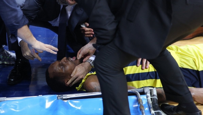 Fenerbahçe maçında yüreklerin ağızlara geldiği an...