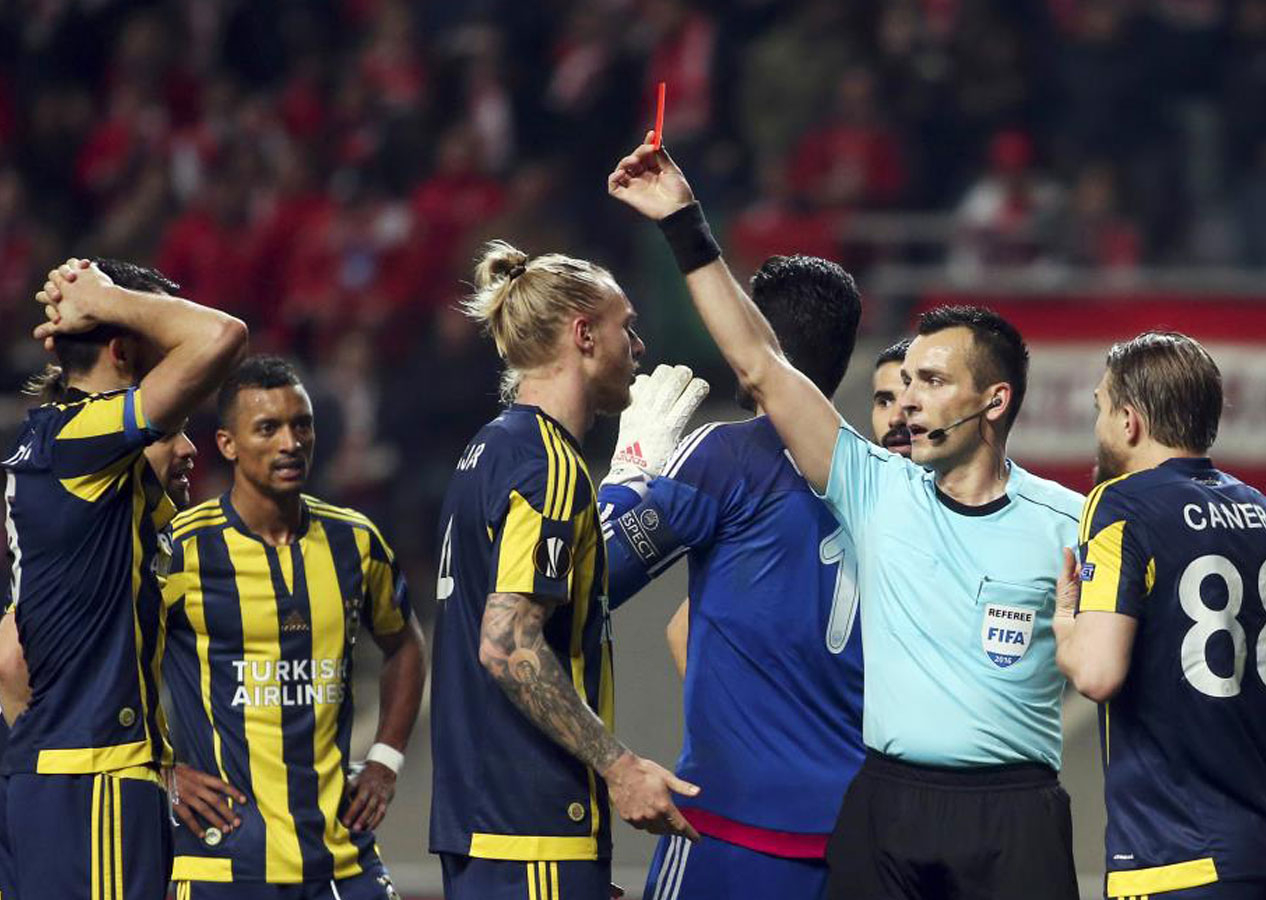 Dinamo Kiev- Fenerbahçe maçına olay hakem!