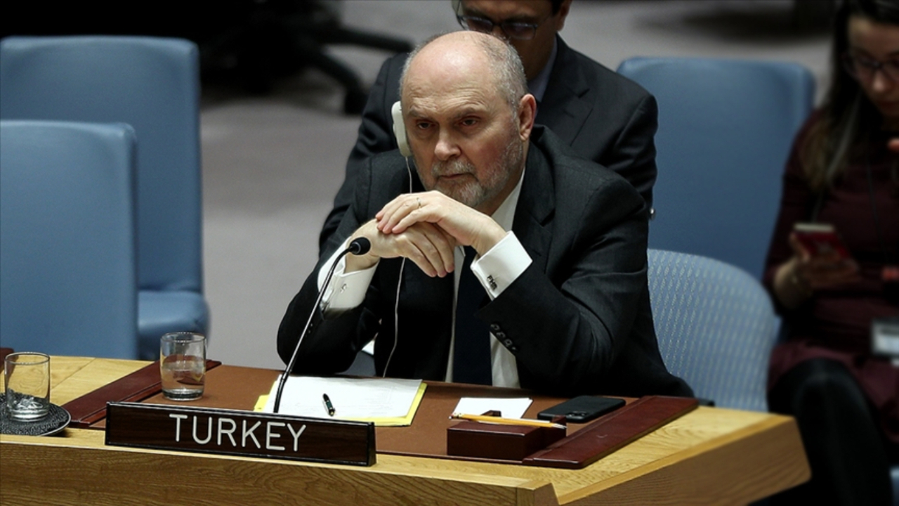 Türkiye, İstanbul Boğazı'nda bekleyen tahıl gemilerine ilişkin uyardı!