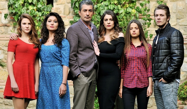 Ünlü oyuncular kapının önünde haklarını aramışlardı... Endemol Shine Türkiye iflas ettiğini açıkladı!