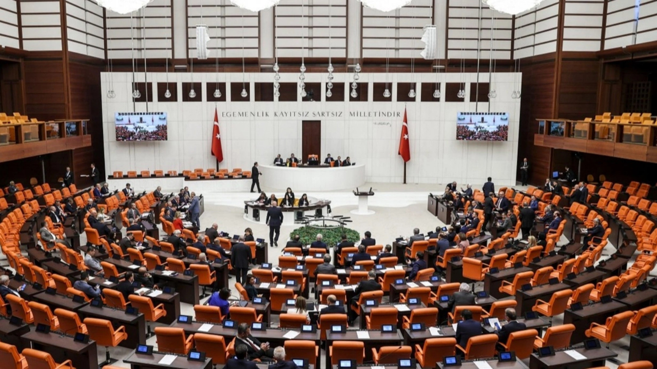 AK Parti Anayasa değişiklik teklifi için CHP'yi ziyaret etti!